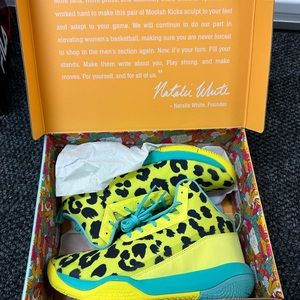 COPY - Women Moolah Kicks Phantom 1 size 10 Basketball Sneaker Shoe Cheetah New